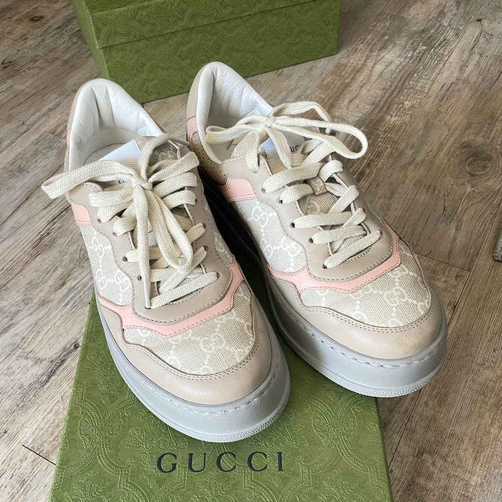 Gucci chunky platform sneakers size 39, color : oat multi